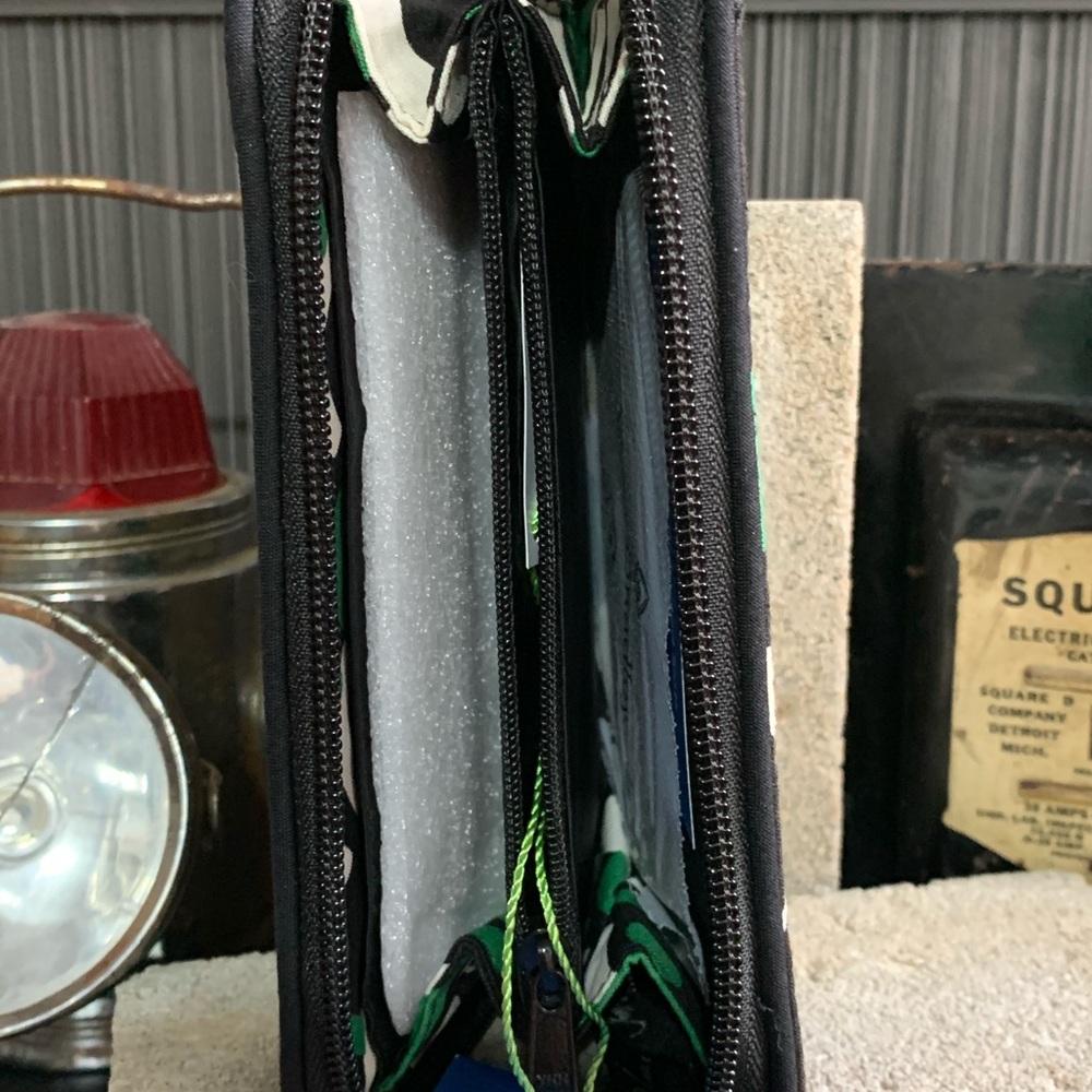 Vera Bradley RFID Grab and Go Wristlet - Picture 5 of 5